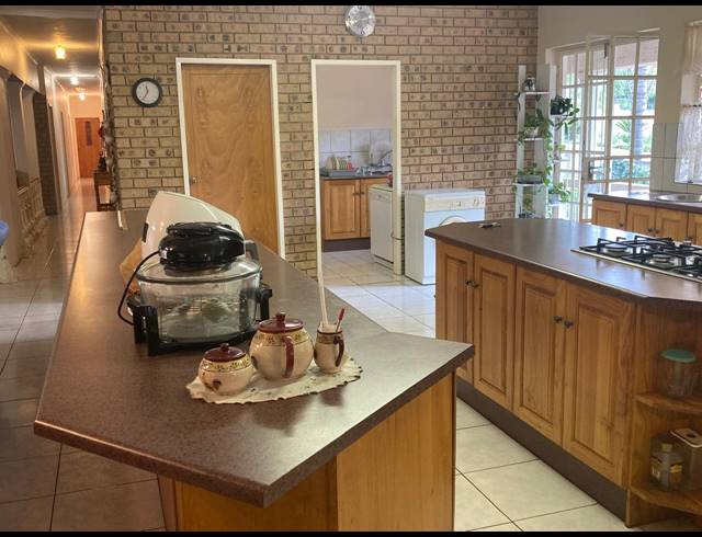 5 BEDROOM HOUSE FOR SALE IN CASHAN
